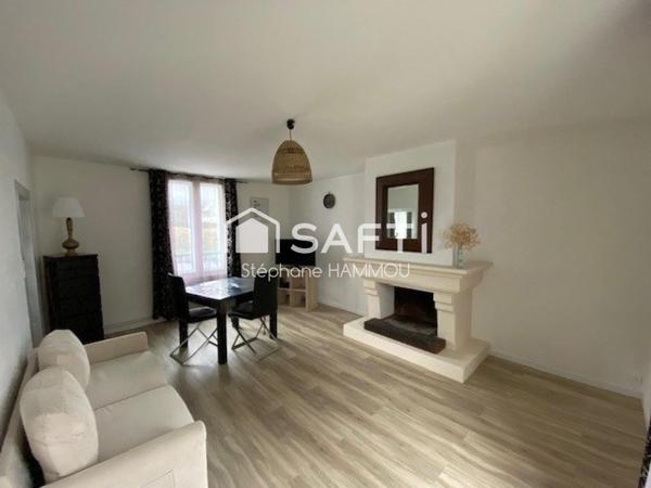 Maison avec jardin. Intérieurs entièrement rénovés