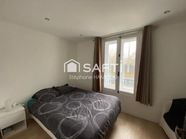 Maison avec jardin. Intérieurs entièrement rénovés