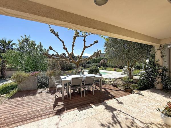 La Seyne-sur-Mer ! Maison bioclimatique  de 2010 sur terrain de 1015m2 avec piscine