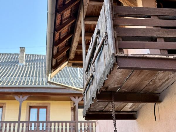 Authentique corps de ferme dans village viticole