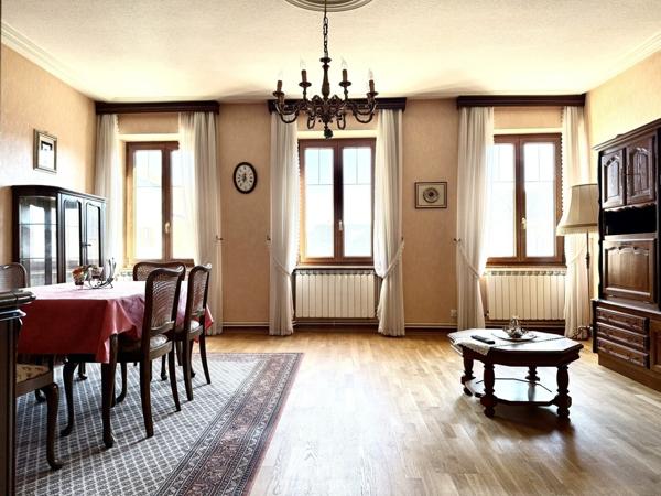 Authentique corps de ferme dans village viticole