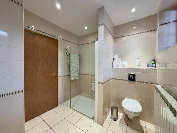 Authentique corps de ferme dans village viticole