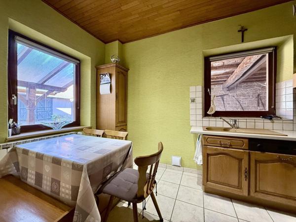 Authentique corps de ferme dans village viticole