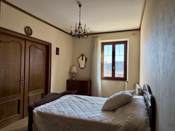 Authentique corps de ferme dans village viticole