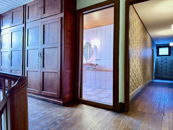 Authentique corps de ferme dans village viticole