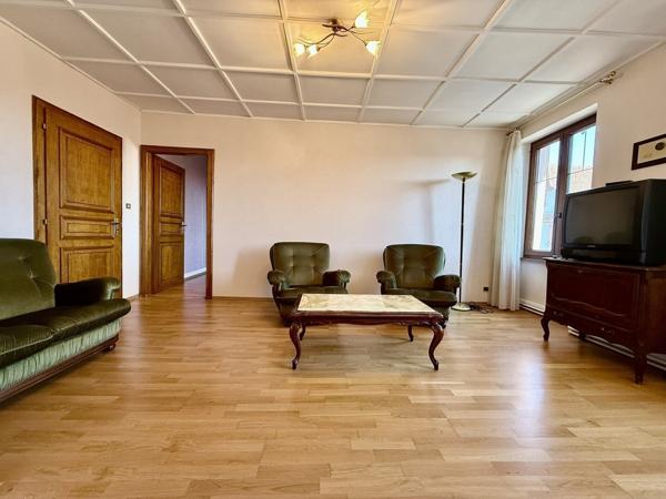 Authentique corps de ferme dans village viticole