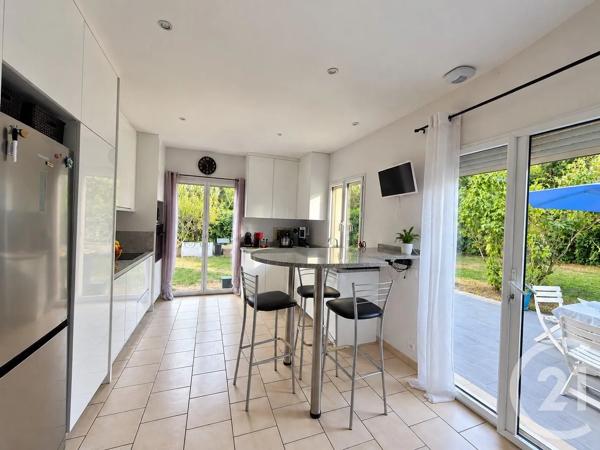 Maison à vendre  8 pièces - 202 m 2   LE MESNIL LE ROI  - 78