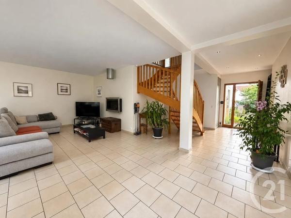 Maison à vendre  8 pièces - 202 m 2   LE MESNIL LE ROI  - 78