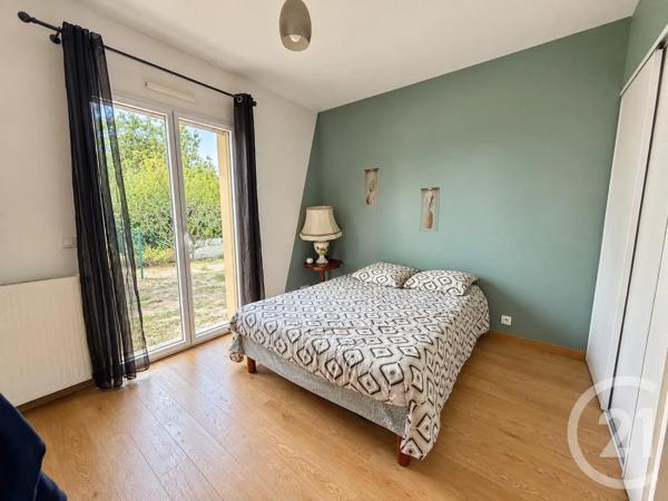 Maison à vendre  8 pièces - 202 m 2   LE MESNIL LE ROI  - 78