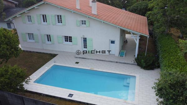 Maison 7 pièces 220 m² MARTIGNAS SUR JALLE - 33127