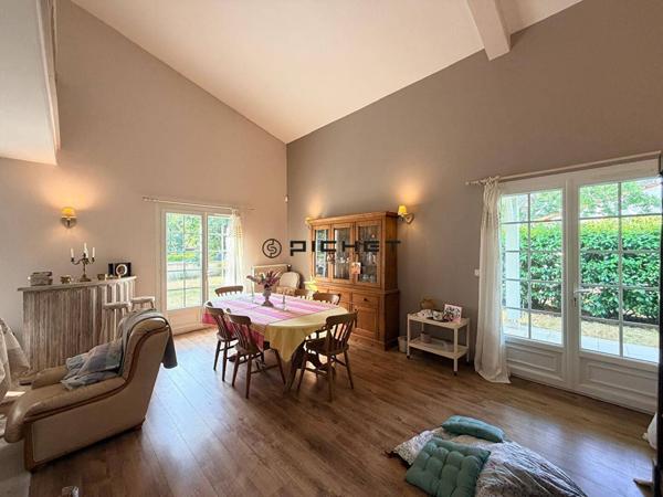 Maison 7 pièces 220 m² MARTIGNAS SUR JALLE - 33127