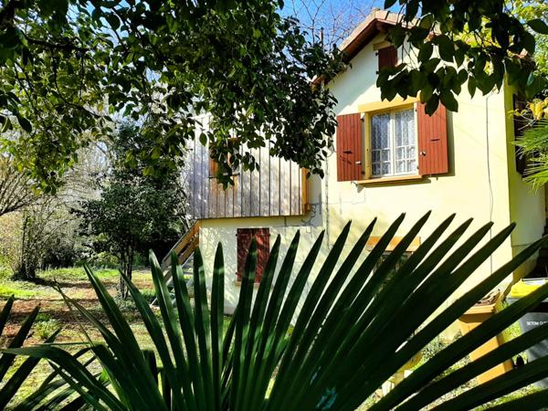 🏡 RISCLÉ – Centre-ville : Maison T4 avec garage 🚗 et superbe terrain arboré de 1 350 m² 🌳