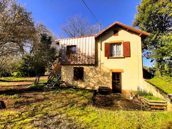 🏡 RISCLÉ – Centre-ville : Maison T4 avec garage 🚗 et superbe terrain arboré de 1 350 m² 🌳