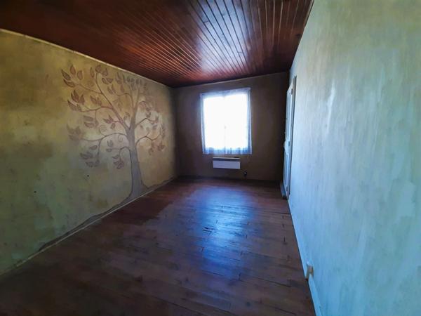 🏡 RISCLÉ – Centre-ville : Maison T4 avec garage 🚗 et superbe terrain arboré de 1 350 m² 🌳