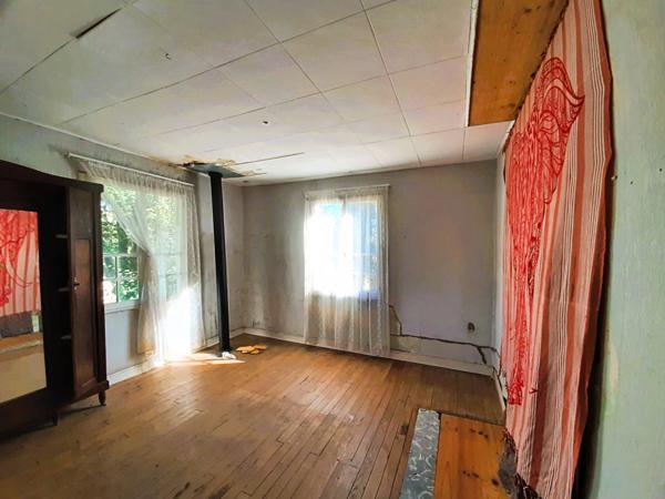 🏡 RISCLÉ – Centre-ville : Maison T4 avec garage 🚗 et superbe terrain arboré de 1 350 m² 🌳