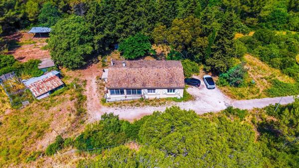 Propriété de 2.4 hectares de terrain naturel à Solliès-Pont