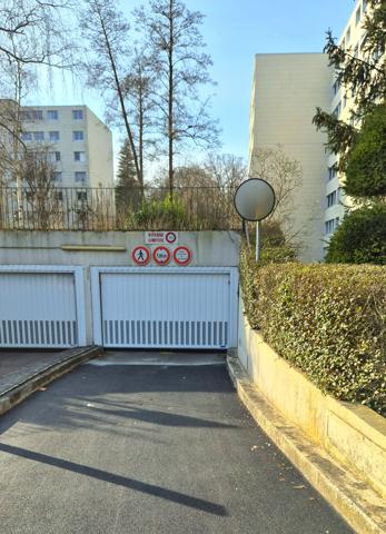 Sèvres (92310) Grand parking au 1er sous-sol