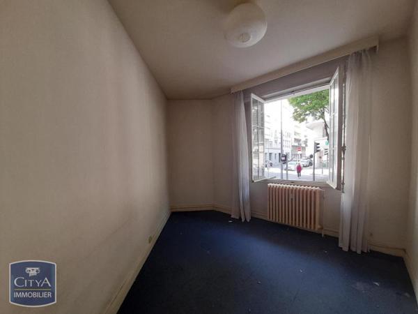 Location local professionnel 97m²