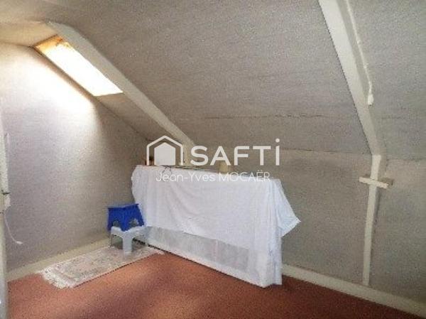 SPEZET (29540) ; A deux pas du bourg, à restaurer.