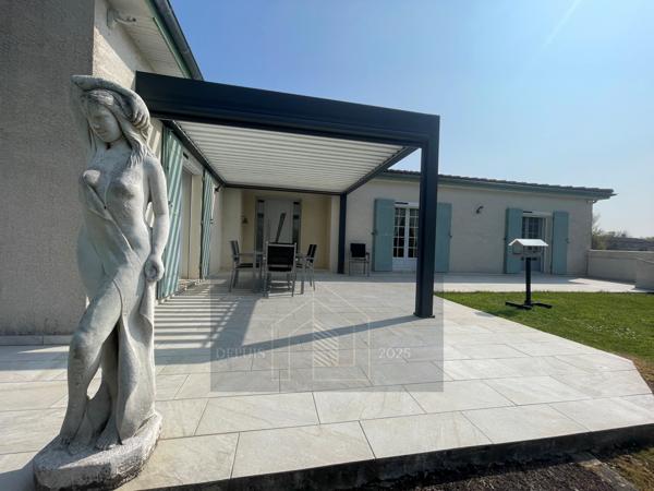 Paillé (17470) SPECIAL INVESTISSEUR propriété avec 2 maisons Piscine Pool House Hanger atelier sur parcelle de 3000m²