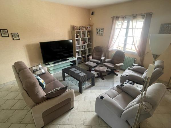 Paillé (17470) SPECIAL INVESTISSEUR propriété avec 2 maisons Piscine Pool House Hanger atelier sur parcelle de 3000m²