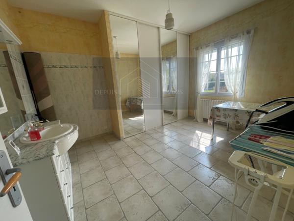 Paillé (17470) SPECIAL INVESTISSEUR propriété avec 2 maisons Piscine Pool House Hanger atelier sur parcelle de 3000m²