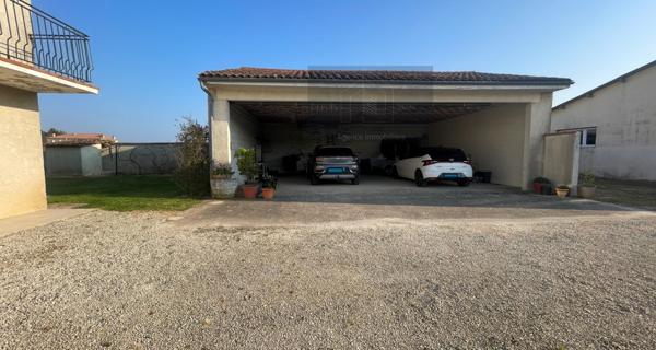 Paillé (17470) SPECIAL INVESTISSEUR propriété avec 2 maisons Piscine Pool House Hanger atelier sur parcelle de 3000m²