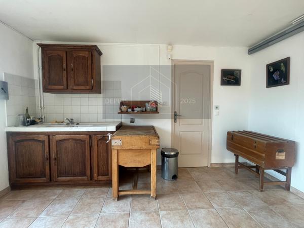 Paillé (17470) SPECIAL INVESTISSEUR propriété avec 2 maisons Piscine Pool House Hanger atelier sur parcelle de 3000m²