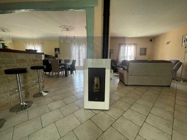 Paillé (17470) SPECIAL INVESTISSEUR propriété avec 2 maisons Piscine Pool House Hanger atelier sur parcelle de 3000m²