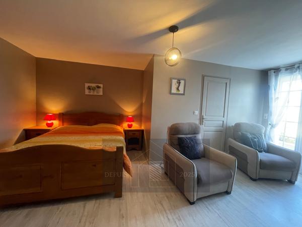 Paillé (17470) SPECIAL INVESTISSEUR propriété avec 2 maisons Piscine Pool House Hanger atelier sur parcelle de 3000m²
