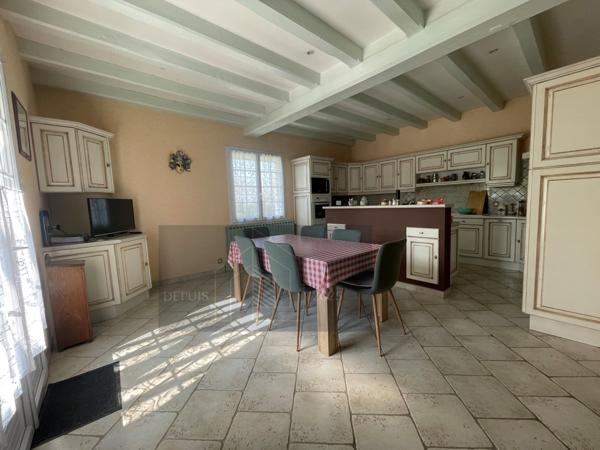 Paillé (17470) SPECIAL INVESTISSEUR propriété avec 2 maisons Piscine Pool House Hanger atelier sur parcelle de 3000m²