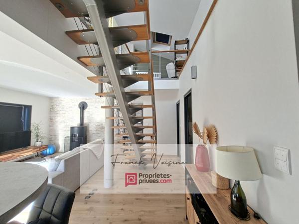 A VENDRE aux Herbiers centre ville, immeuble composé de 2 espaces commerciaux et d'1 appartement duplex de 96 m2