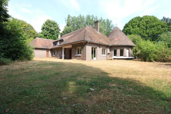 Propriété d’architecte de 316 m² sur un terrain de 14000 m²
