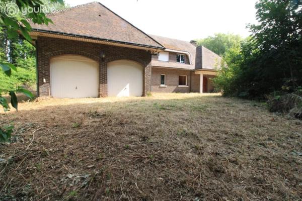 Propriété d’architecte de 316 m² sur un terrain de 14000 m²