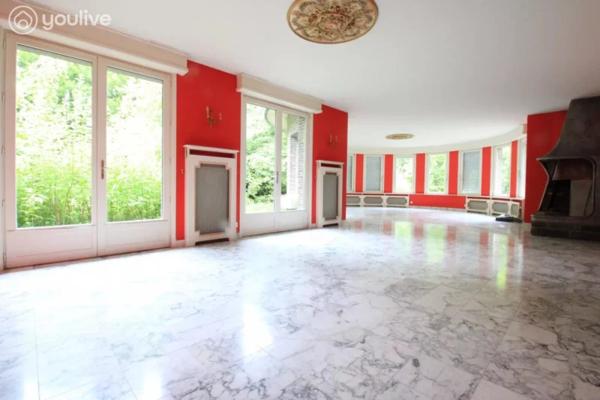 Propriété d’architecte de 316 m² sur un terrain de 14000 m²