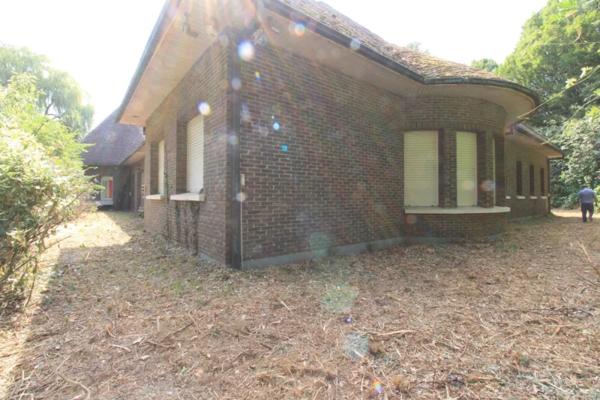 Propriété d’architecte de 316 m² sur un terrain de 14000 m²