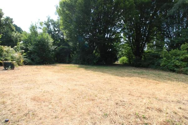 Propriété d’architecte de 316 m² sur un terrain de 14000 m²