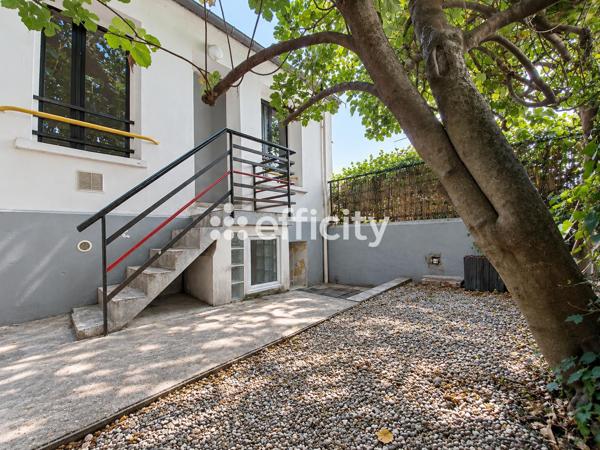 Maison
         3 pièces
        - 50 m² 540 000 € *