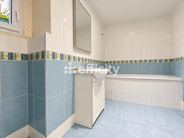 Maison
         3 pièces
        - 50 m² 540 000 € *