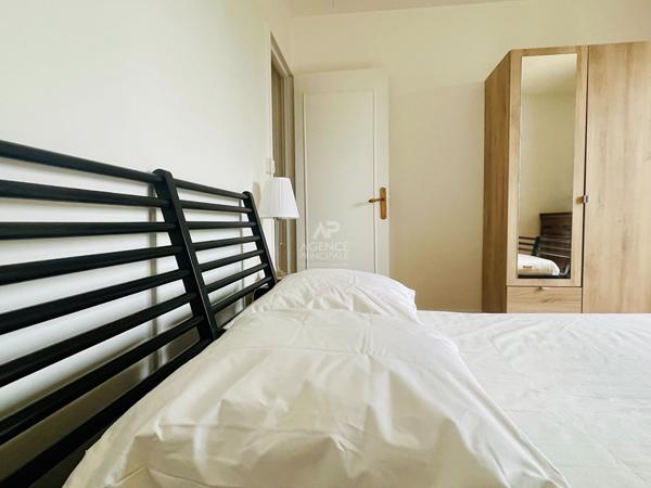 "Versailles Avenue des Etats Unis" Jolie 2 pièces meublé de 43m² avec vue dégagée et place de parking ! Loyer 1 100 €/mois charges comprises **  - Référence  27355