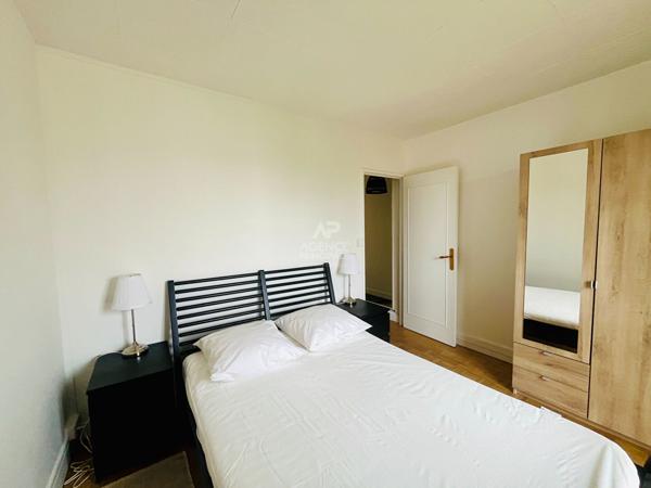 "Versailles Avenue des Etats Unis" Jolie 2 pièces meublé de 43m² avec vue dégagée et place de parking ! Loyer 1 100 €/mois charges comprises **  - Référence  27355
