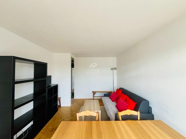 "Versailles Avenue des Etats Unis" Jolie 2 pièces meublé de 43m² avec vue dégagée et place de parking ! Loyer 1 100 €/mois charges comprises **  - Référence  27355