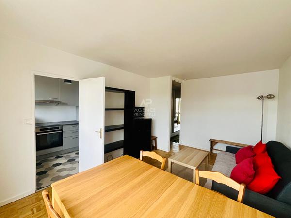 "Versailles Avenue des Etats Unis" Jolie 2 pièces meublé de 43m² avec vue dégagée et place de parking ! Loyer 1 100 €/mois charges comprises **  - Référence  27355