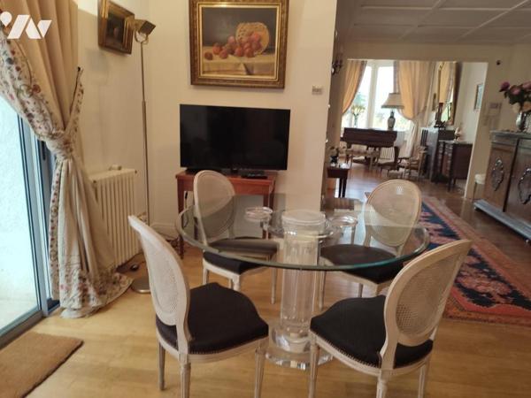 Valence - Plein coeur de ville Hôtel particulier avec cour intérieure, terrasse et garage.