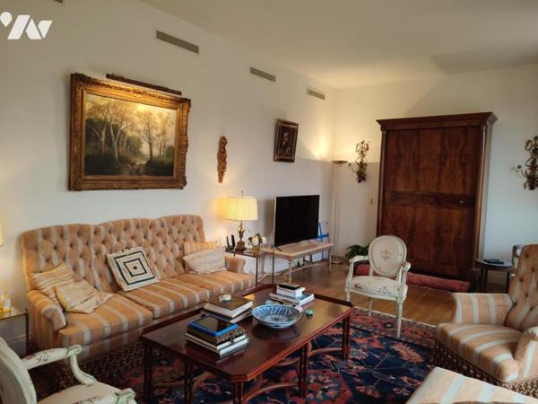 Valence - Plein coeur de ville Hôtel particulier avec cour intérieure, terrasse et garage.