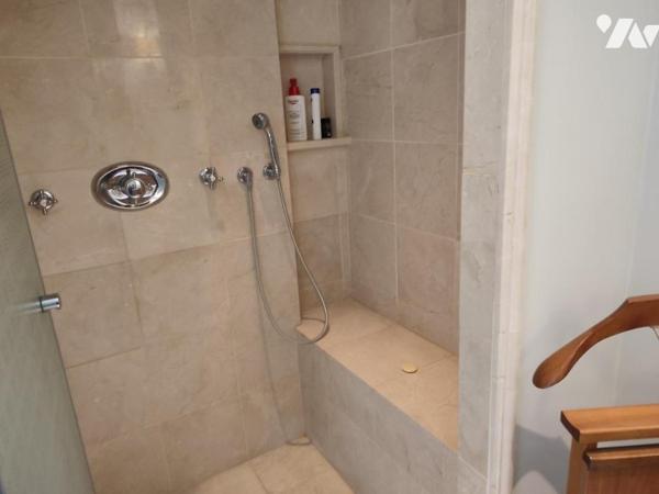 Valence - Plein coeur de ville Hôtel particulier avec cour intérieure, terrasse et garage.