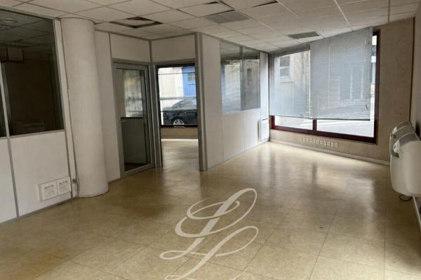 Location - COMMERCE 70 m 2