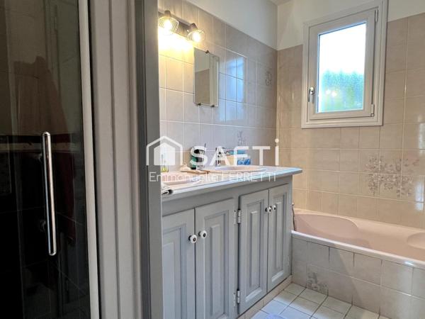 Propriété familiale avec piscine proche des plages !