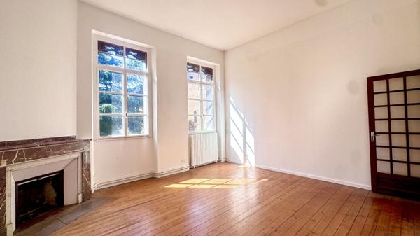 Bureaux 5 Pièces À Rafraichir
