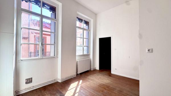 Bureaux 5 Pièces À Rafraichir